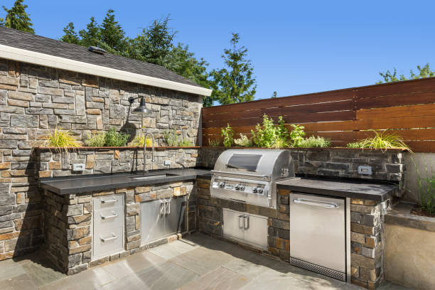 Outdoor kitchen and bars